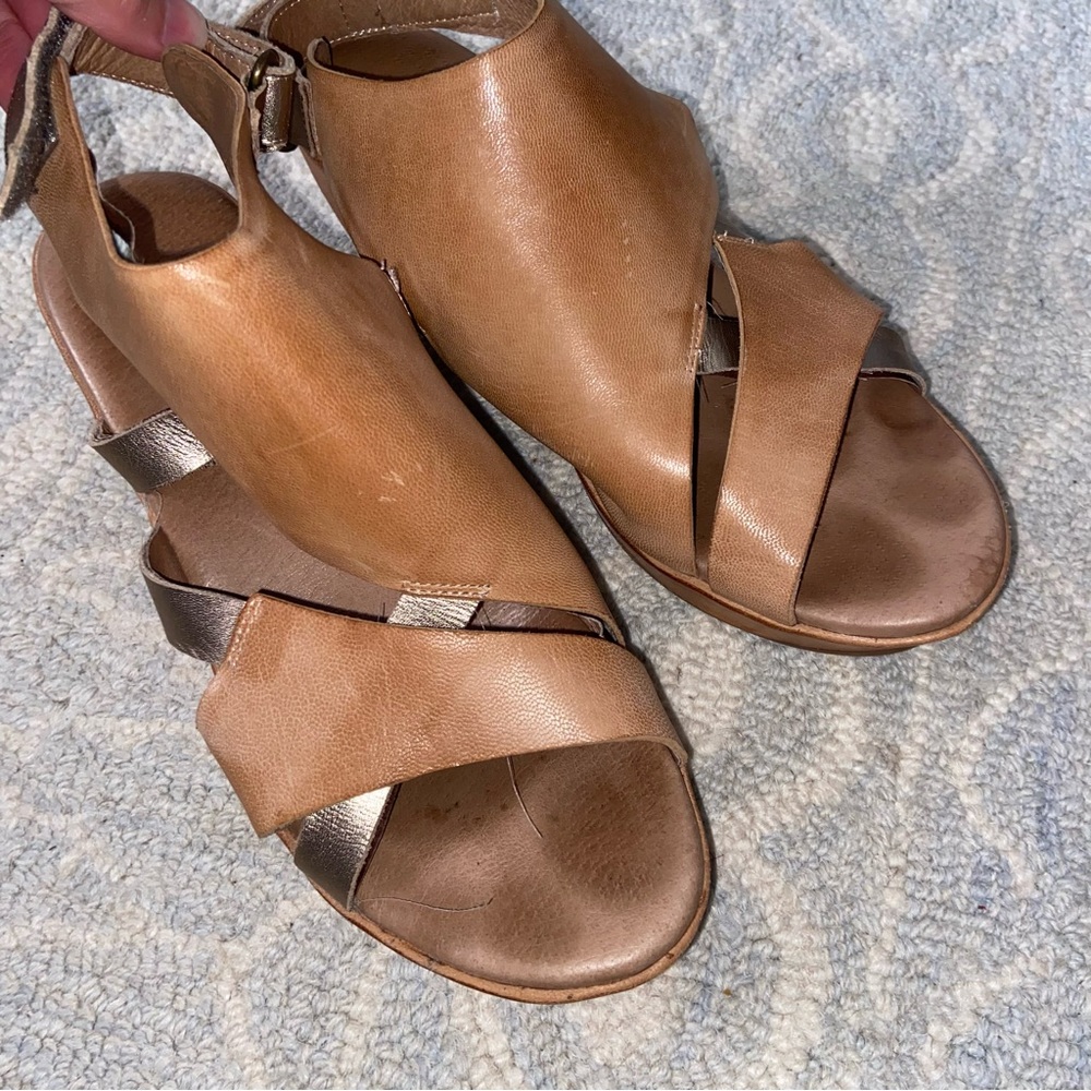 Antelope Leather Wedge Sandal EU 38 tan metallic